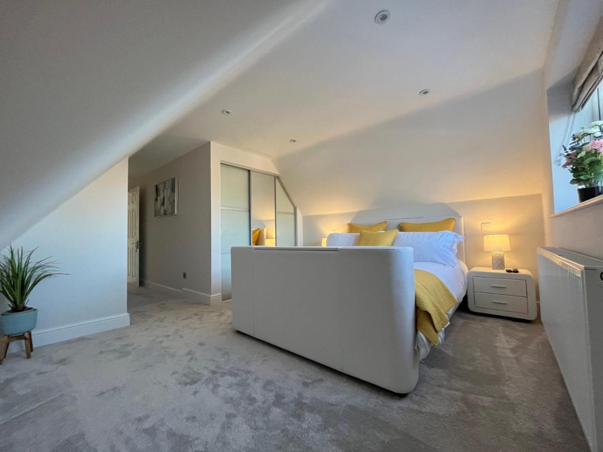 Luxurious 4 Bedroom Home In The Heart Of The Cotswolds With Hot Tub! 스토우온더올드 외부 사진
