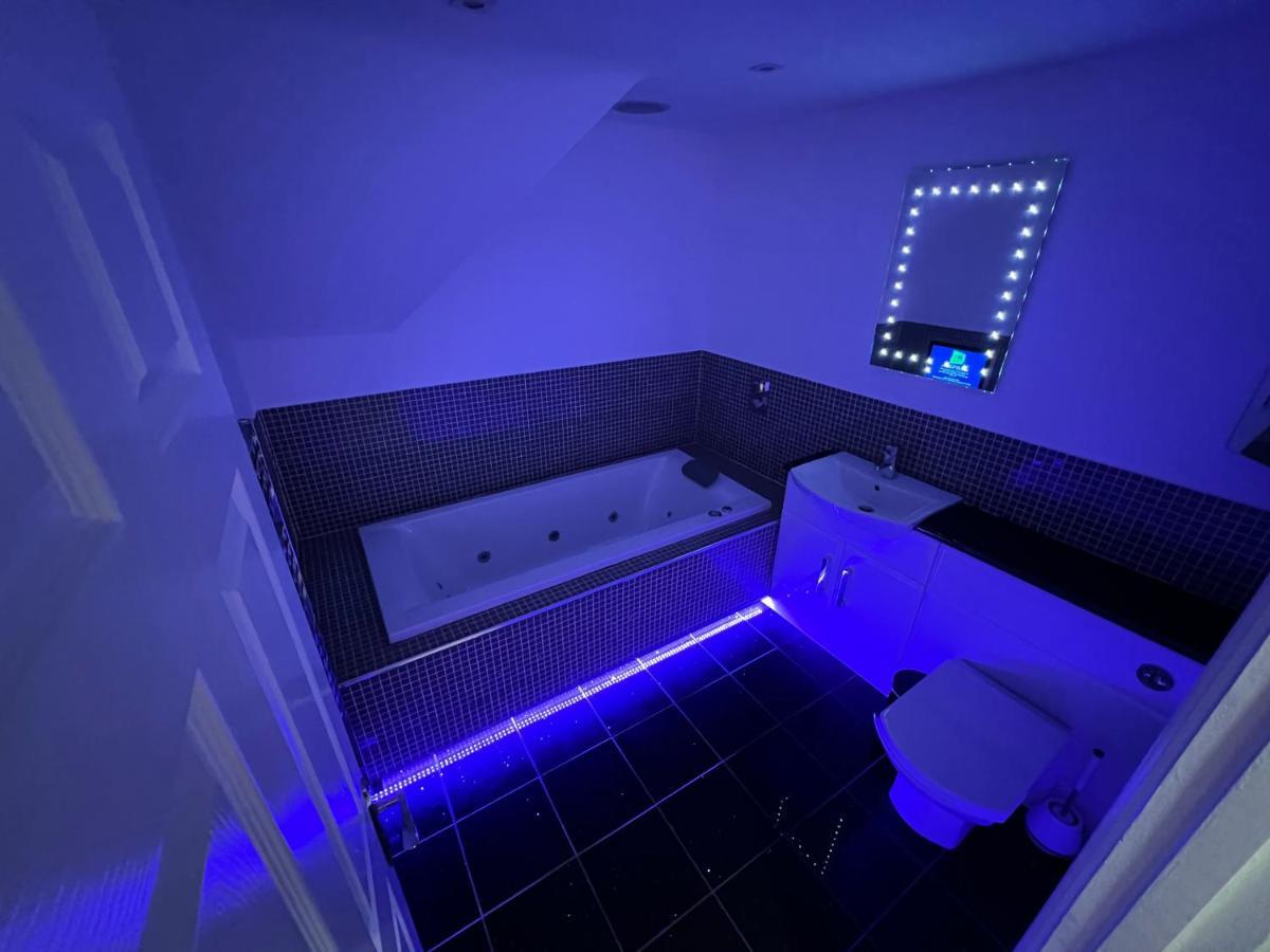 Luxurious 4 Bedroom Home In The Heart Of The Cotswolds With Hot Tub! 스토우온더올드 외부 사진
