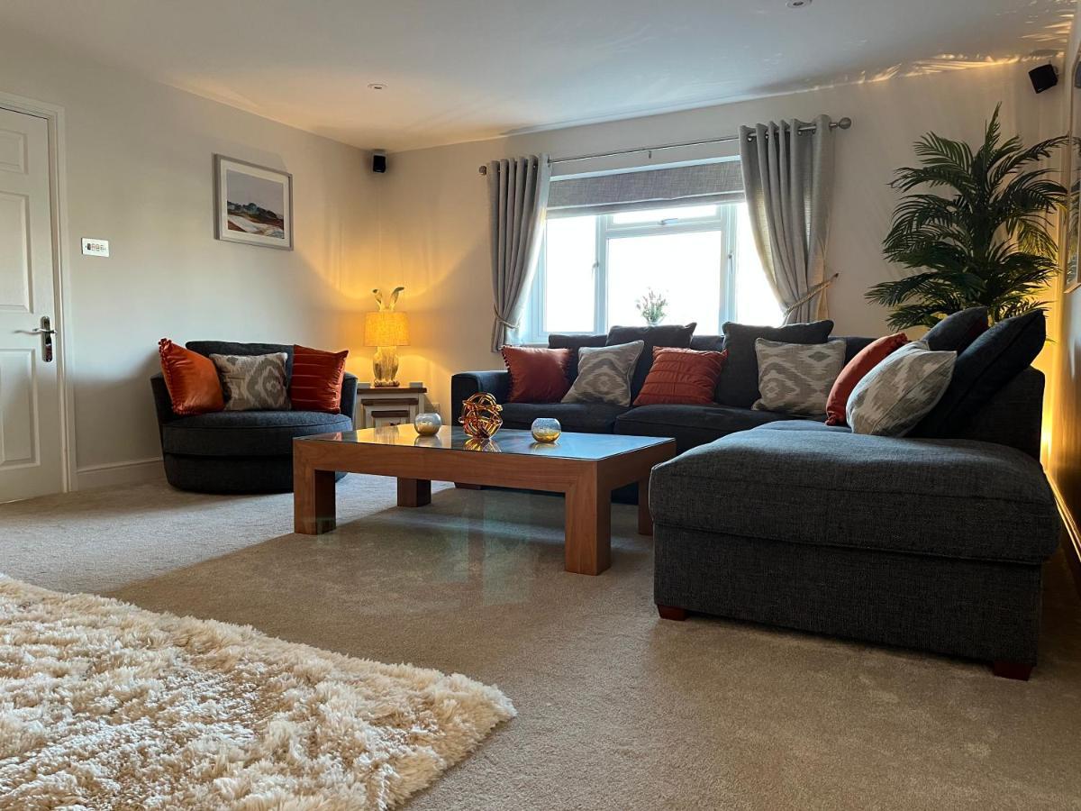 Luxurious 4 Bedroom Home In The Heart Of The Cotswolds With Hot Tub! 스토우온더올드 외부 사진