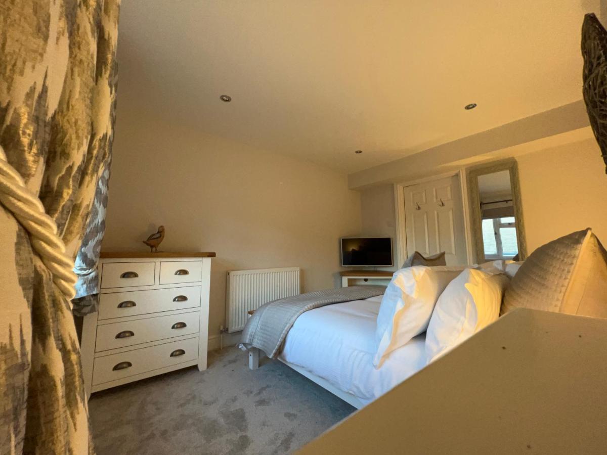 Luxurious 4 Bedroom Home In The Heart Of The Cotswolds With Hot Tub! 스토우온더올드 외부 사진